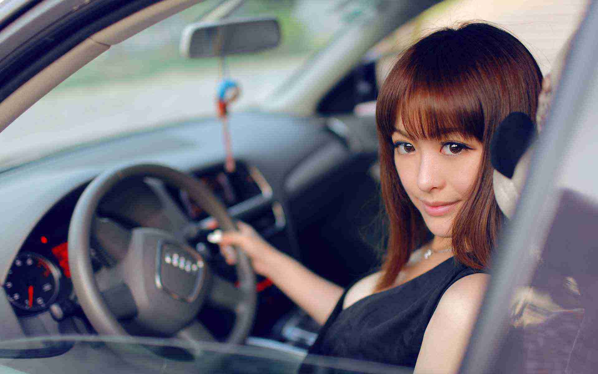 信用卡“退潮”：三年蒸發9200萬張 有人逾期還款2天利息超1000元